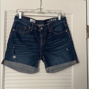 GAP shorts